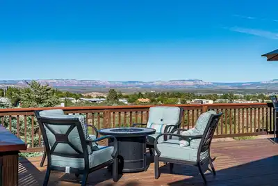 Image de Remodeled! Panoramic Views! 20 Minutes from Sedona! Modern Southwest Comfort and