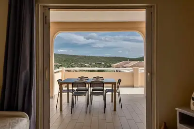 Image de Baia de Bahas Three-room apartment sleeps 6, sea view, with A. C