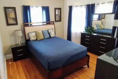 Image de Charming 3 Bedrm-15 minutes drive to Longwood Medical Area & So Much More!