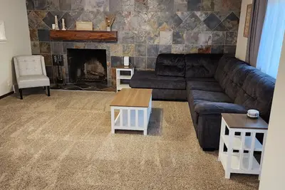 Image de Beautiful 5 bedroom home only minutes from Uiuc