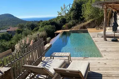 Image de Villa de luxe typique corse Ă Palombaggia pour 6 personnes - belle vue mer.
