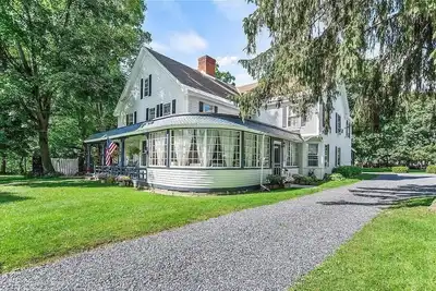 Image de Historic Downtown Home w/Bar Room, Hot Tub