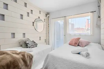 Image de Melbourne-City views. 4/5bedrooms. 2bathrooms. Free tram zone