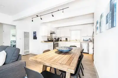 Image de Just Listed! | Back Cottage w/ Large Patio | 1 House From the Beach | Super Central - No Car Needed