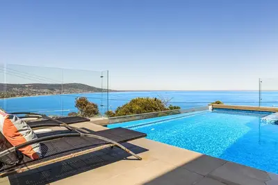 Image de Serenity by the Bay - 5 bedroom holiday house with lots of separate living spaces inside and out