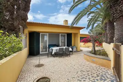 Image de Maison de vacances 'Casa De Férias A 75 Metros Da Praia' avec vue sur les montagnes