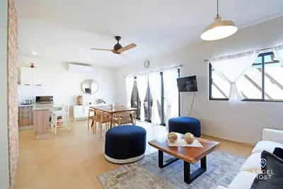 Image de Stylish Townhome Private Patio Parking Pool Onsite
