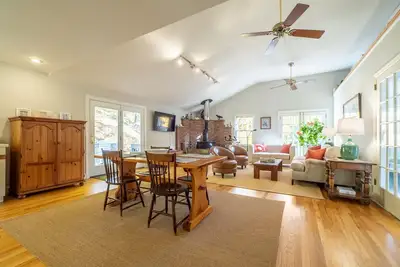 Image de Clean & Bright 2 Bedroom Cottage shares 8 Acres