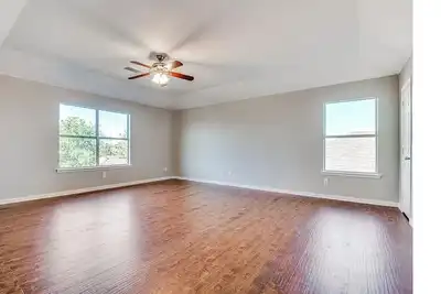Image de Breathtaking and spacious 2 story home!