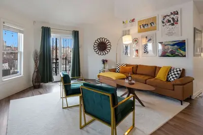 Image de Pine Street Loft –Just steps from Old Town Square!