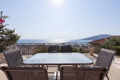 Beautiful three-level 3 bedroom holiday home