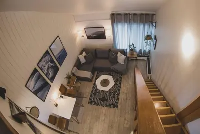 Image de Cozy Lofted Creekside 1br:Sleeps 4, Free Parking& Near to Restaurants, Lakes & Valley Trail!