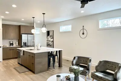 Image de Brand New Home* Dual Master Suites.