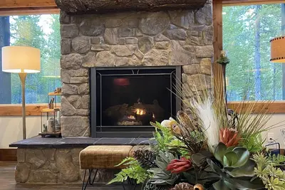 Image de Rustic Elegance Elevated! Hot Tub and more! Only 10 Minutes from Yellowstone Np!