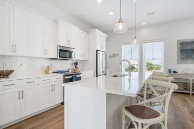 Lost Dunes Cottage- Walking Distance to Beach!