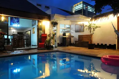 Image de Charmante maison de luxe, piscine privée chauffée, à 5 min. du centre-ville Sjo