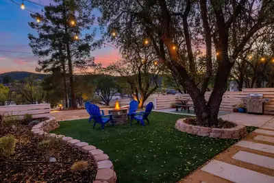 Image de Private home w/hot tub - 5 mins from downtown and wineries!