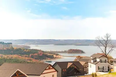 Lake View! Hot Tub! Indoor Pool!