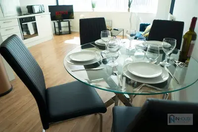 Image de Modern City centre apartment Wifi Netflix New