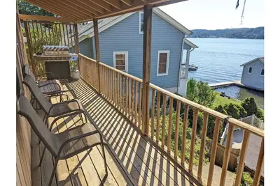Image de Charming Lake House w/ Large Dock