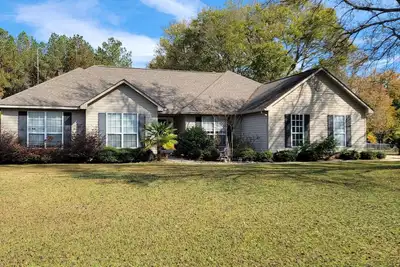 Image de Acreage with pool in town