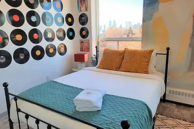 Image de Vintage Studio w/City Views Minutes to Dt