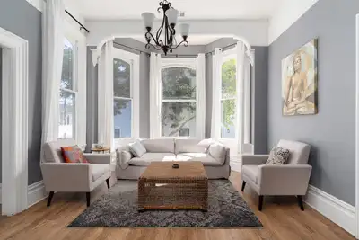Image de Huge 8 Bedroom 4 Bath Entire Duplex - Mins to Sf