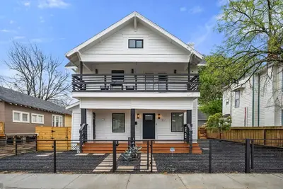 Image de Milby Entire Home · The O`Four, Entire Luxury Duplex in East Downtown