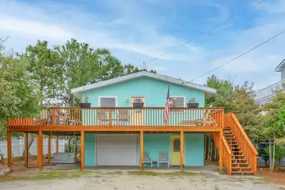 Image de Steps to the Ocean and Private Beach Sleeps 10