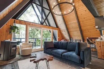 Image de Nostalgic A-Frame Family-Friendly w/Lake & Forest Views