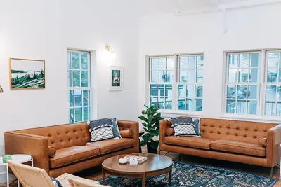 Beautiful 3-Bed 2. 5 bath in downtown Freeport
