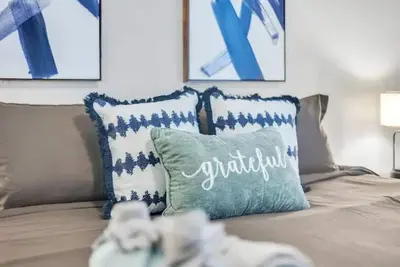 Image de 5 Min Walk Truist Park | 2 King Beds + Free Pkng