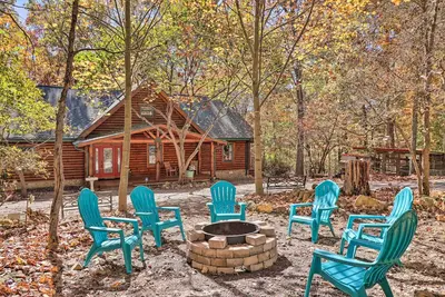 Image de 'Serenity Woods' Cabin w\/ Hot Tub & Fire Pit