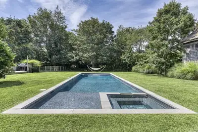 Image de Cozy Orient Farmhouse on 1. 6 Acres with Pool and Walk to Beach