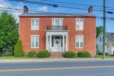 Image de Historic West Virginia Home Built in 1854!