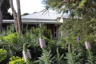 Barwon Heads - Large family beach house in Moonah forest setting