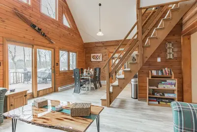 Image de Your Personal Ski & Lakefront Getaway!
