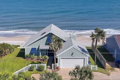 Image de Beachfront: Private Beach Access l Luxury Beds, Kitchen, Bath  l Private Decks