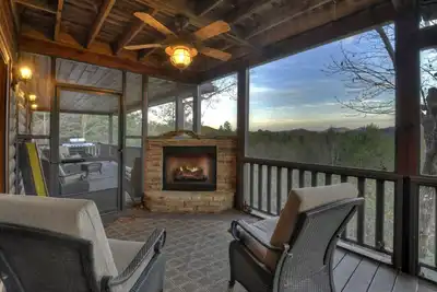 Image de Scenic Mountain Views, Hot Tub Soaks, Fireside Chats, Loaded Game Room & Nearby Trails - Bar 5 Cabin