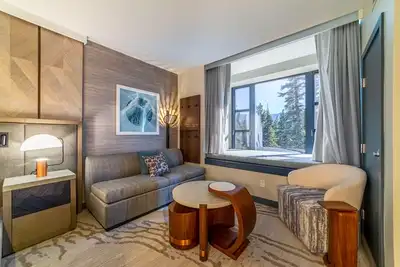 Image de Luxury Remodeled Monache Studio with Views