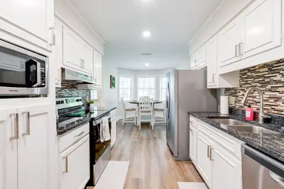 Image de Recently Renovated | 4bd | Close to University