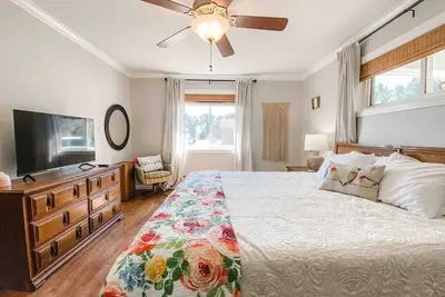 Beaver Lake Views+Hot Tub+King+Spacious+Pets+Rogers
