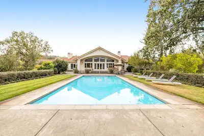 Image de Beautiful dog-friendly vineyard estate with private pool, hot tub, & bocce ball