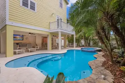 Image de Absolute Paradise: Close to Beach! Pool! by Anna Maria Life Vacation Rentals