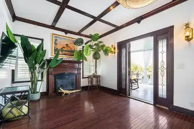 Image de Historic Palm Beach Regency style 3/2 safe, quiet in the heart of West Palm