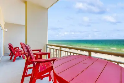 Image de Gorgeous beachfront condo with pool, hot tub, gym, W/D & Ac - access to beach