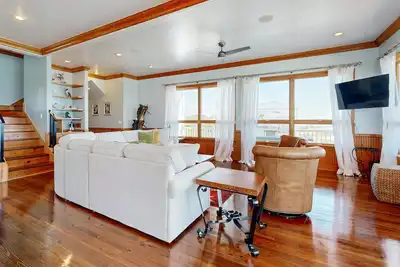 Image de Oceanfront home with private dock & rooftop deck - pool, hot tub & tennis access