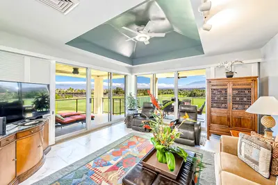Image de Spacious golf course condo with lanai, sweeping views, hot tub, & pool