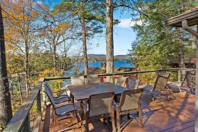Image de Scenic lakefront retreat with water access, private dock, grill, W\/D & fireplace
