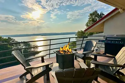 Image de Luxury Pickwick Lake front Villa 9 w\/ views & boatslip-5 mins to Aqua